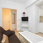 Apartamento By The Sea - 4162 Rogoznica (Sibenik-Knin)