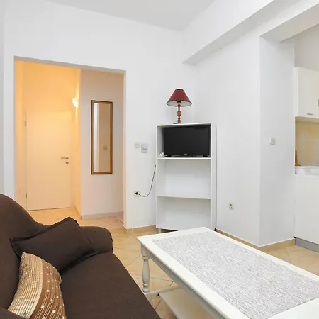 Apartment By The Sea - 4162 Rogoznica (Sibenik-Knin)